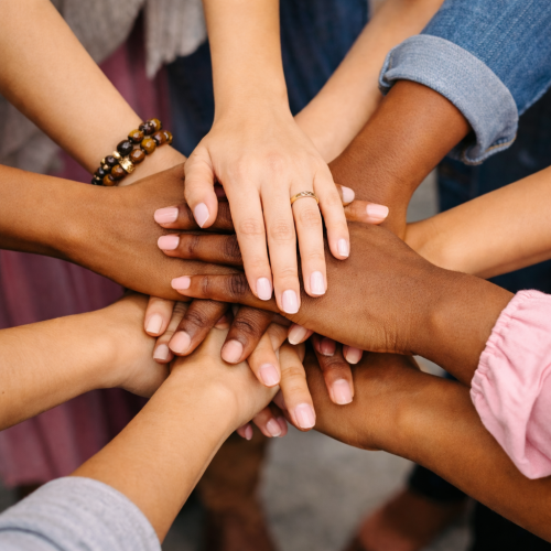 Mulheres que levantam mulheres: o poder silencioso que ainda pode mudar o mundo